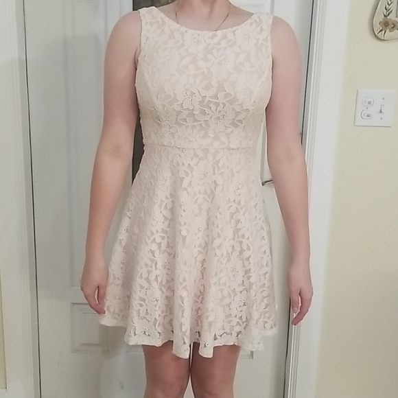 Speechless Lace Dress - Picture 5 of 6